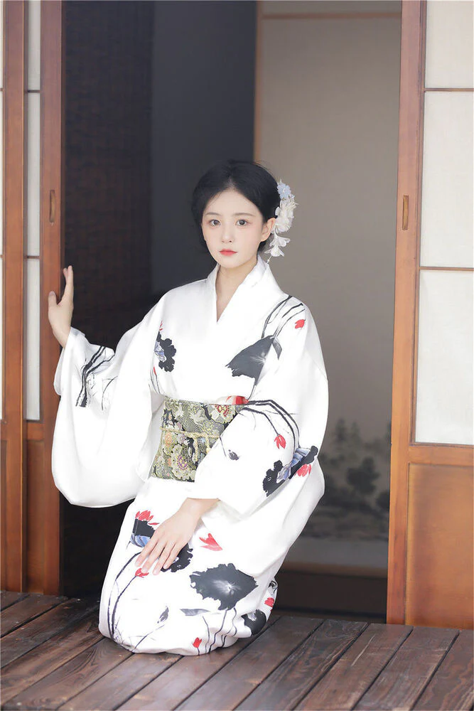 Kimono Japonais Femme Blanc à Motifs Floraux - Image 2