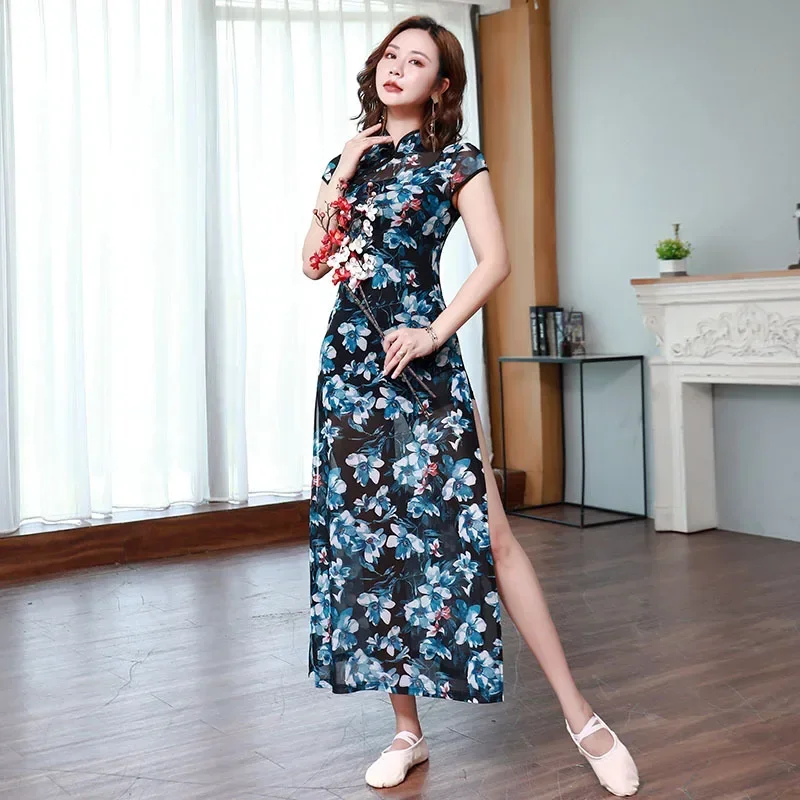 Robe Japonaise Fleurie à Fente - Image 4